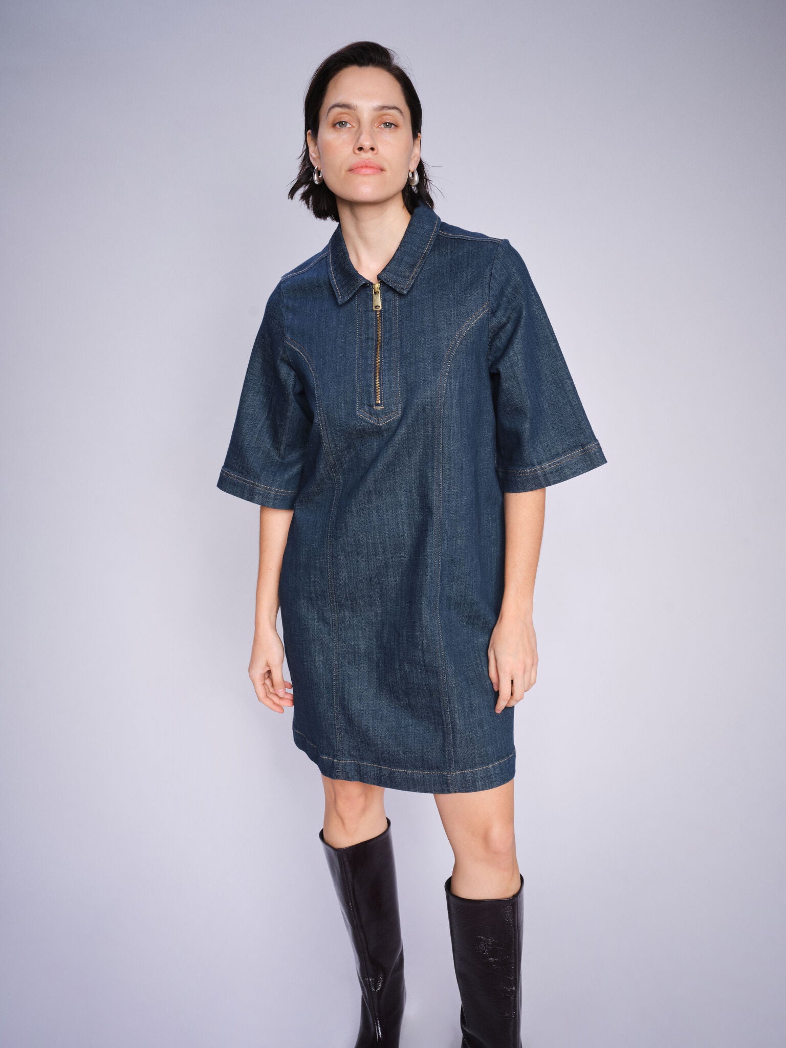 Modelshot / Dark Blue / Detail